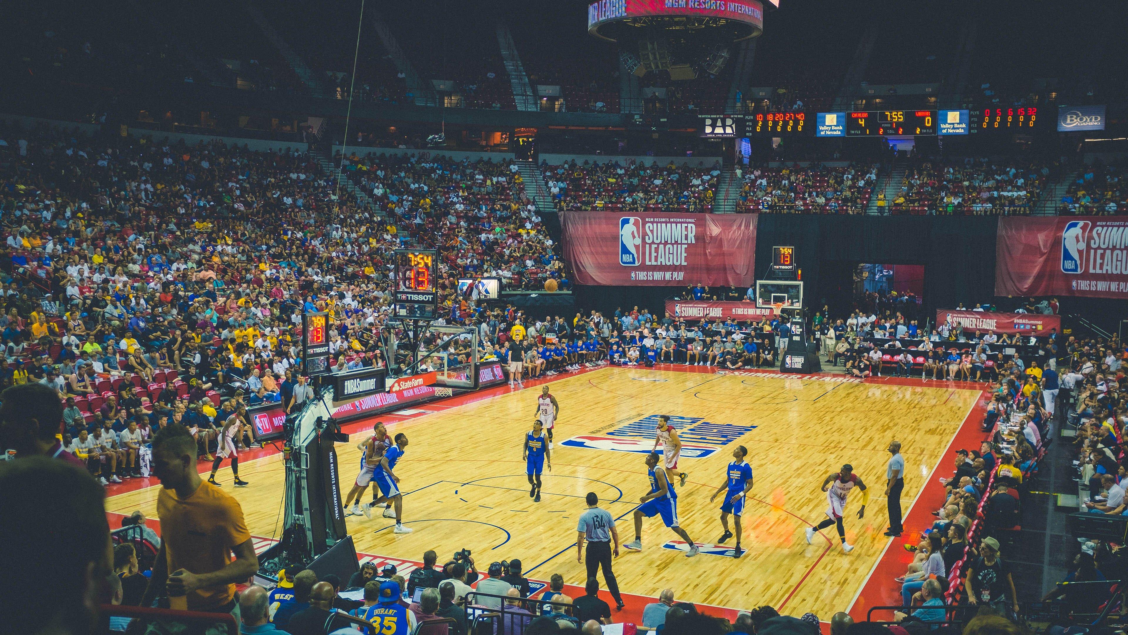 詹姆斯末节爆发砍40+三双,湖人逆转掘金挺进西决!